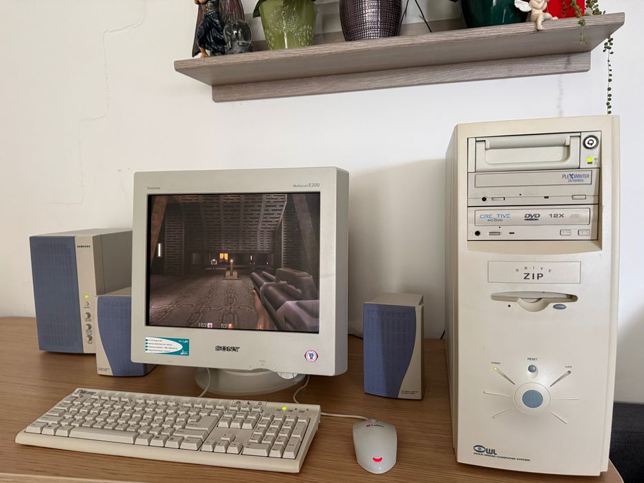 Retro komputer PIII + Voodoo 3 + Santa Cruz + Sony CRT E200 komplet