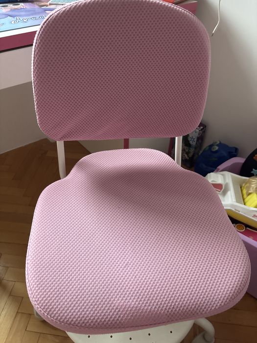 Sprzedam krzeslo obrotowe ikea dla dziewczynki
