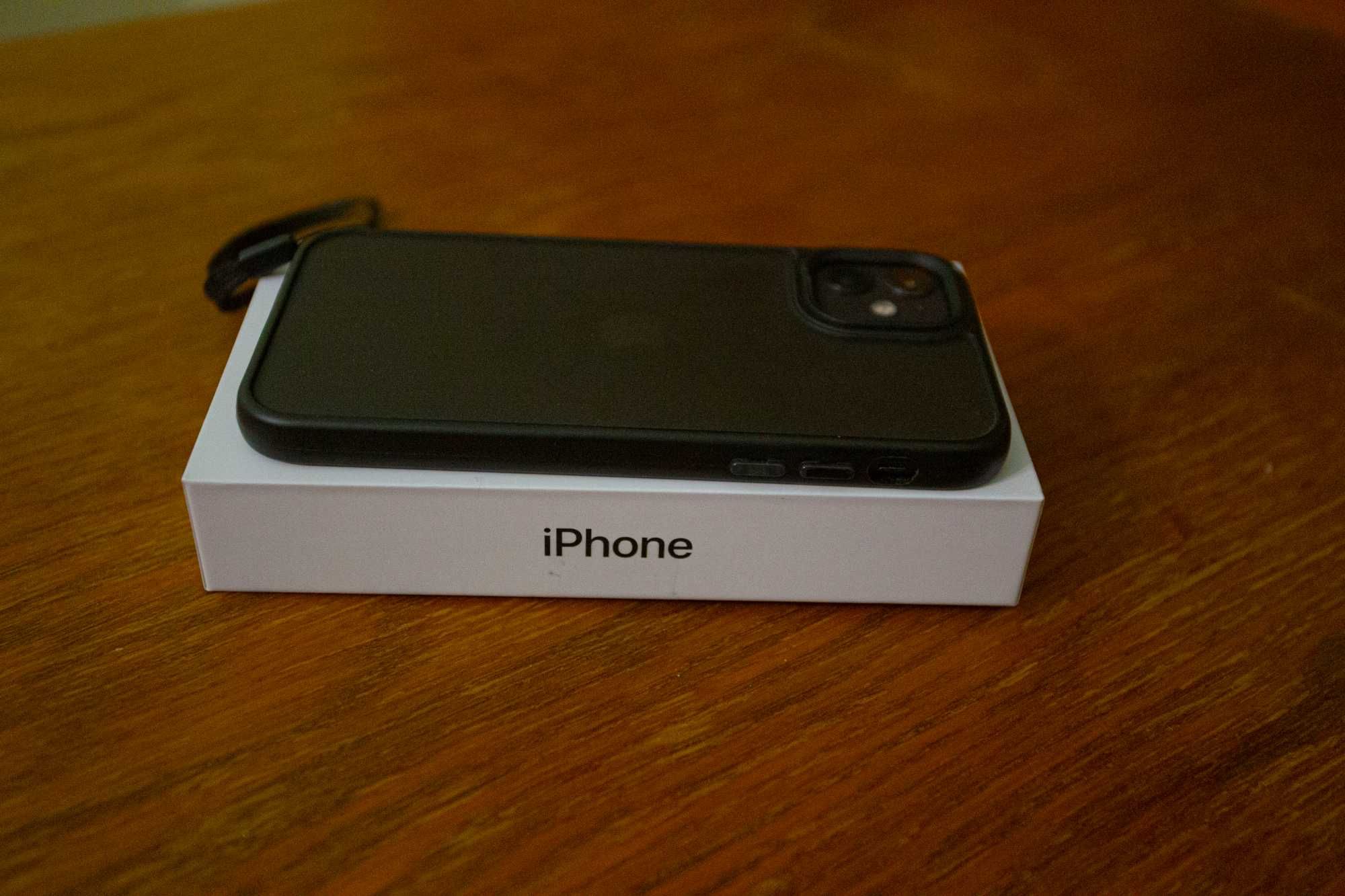 iPhone 11 идеал - Официальный с гарантией чек, коробка, кабель новый!