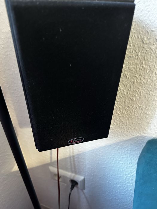 Kolumny  Prism Vienna Grand