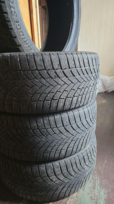 Шины 235х45х18 Bridgestone зима, 4шт.
