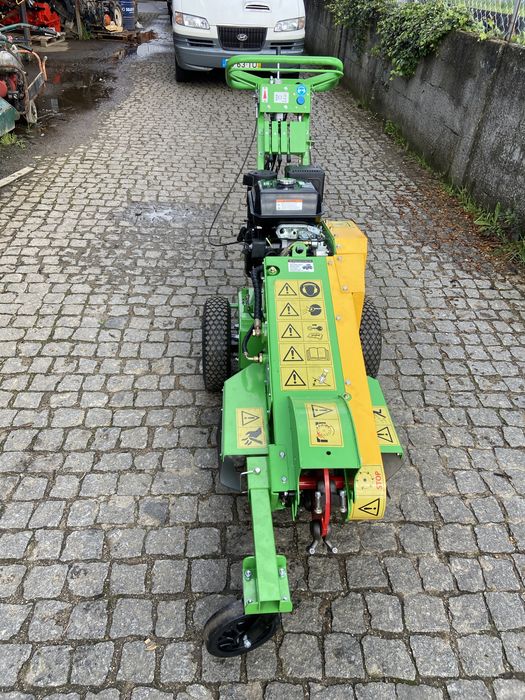 Triturador de cepos raizes de arvores