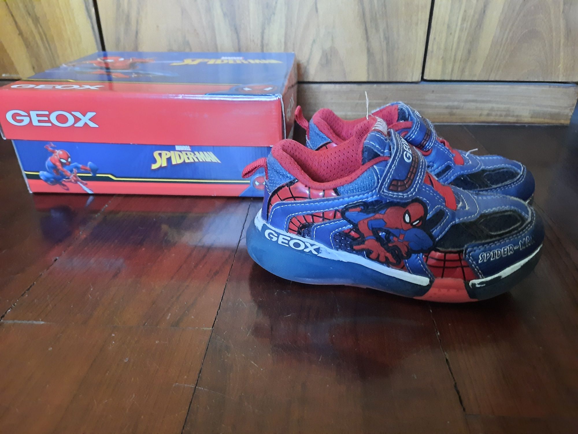 Sapatilhas spiderman geox 26 com luzinhas