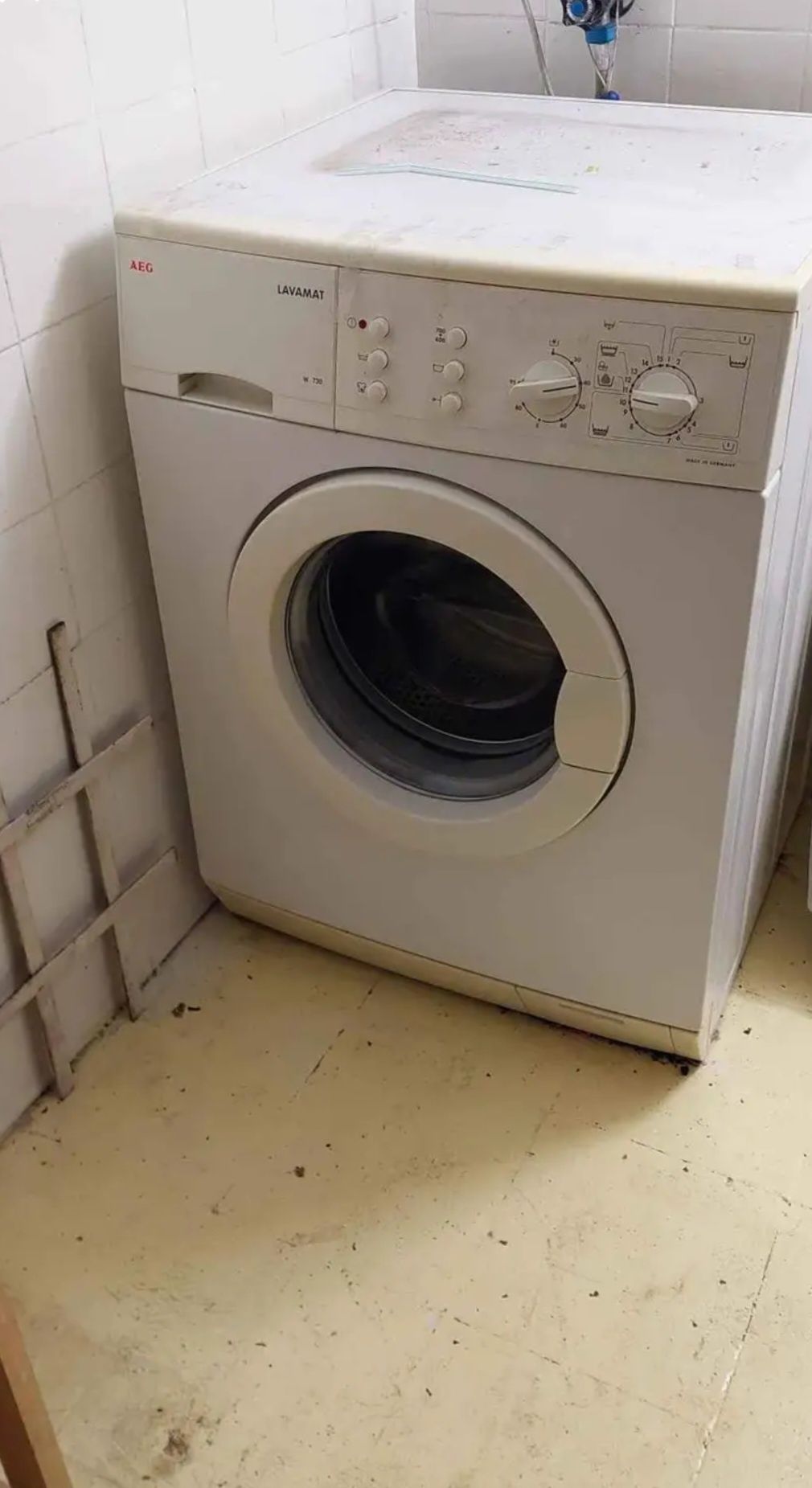 Maquina de lavar a funcionar