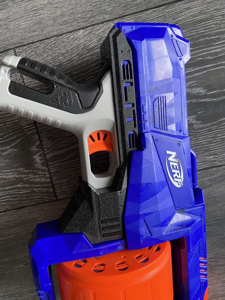 Pistolet NERF N-Strike Elite surgefire