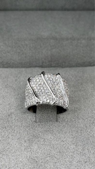 Каблучка з діамантами