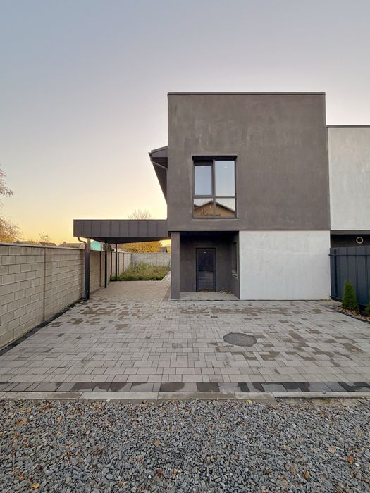 Продаж котеджу у центральній частині міста (Гідропарк)