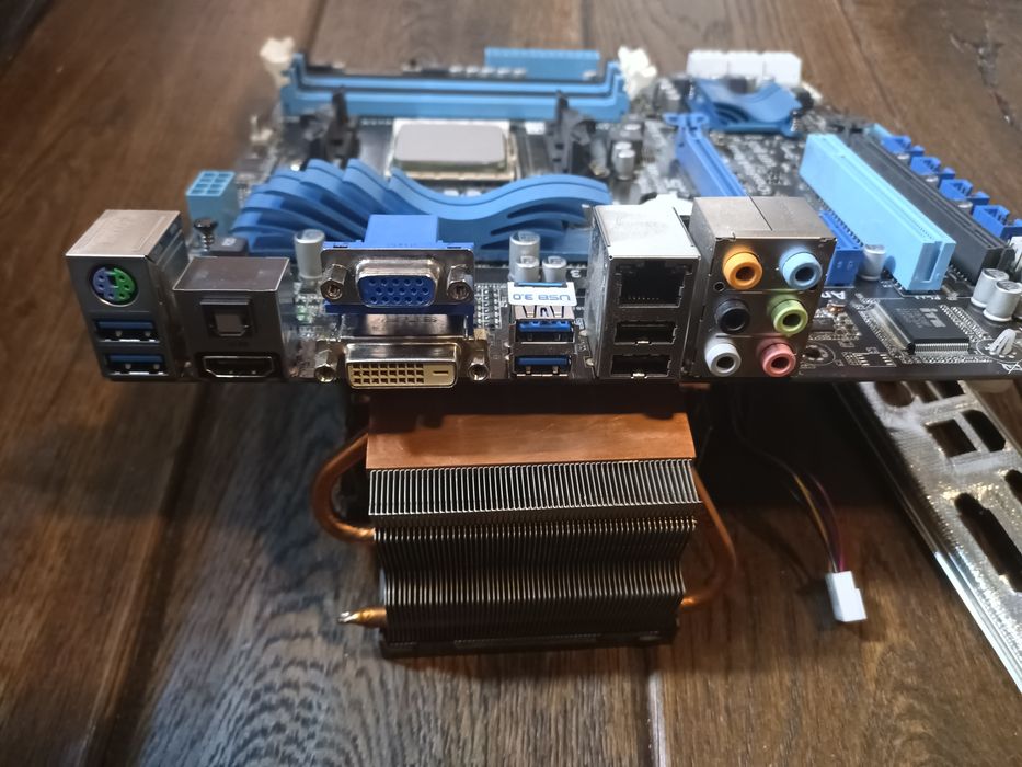 Płyta główna Asus F1A75-M Pro + AMD A6-3600 + chłodzenie