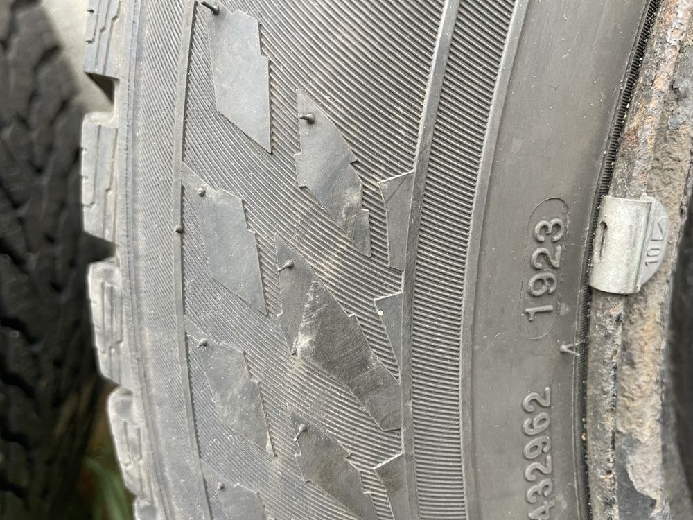 Prawie nowe opony Nokian 195/65 R15 2023 zimowe na felgach, całe koła