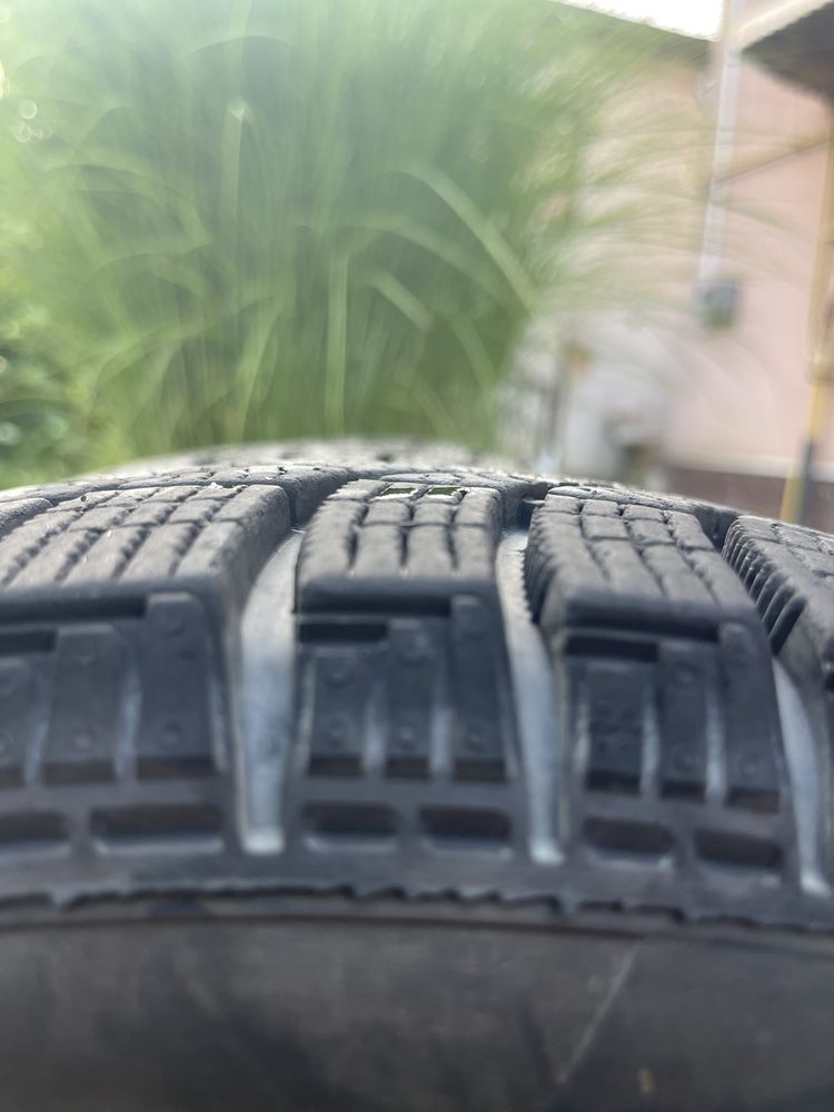 Шини зимові Pirelli 185 65 r15