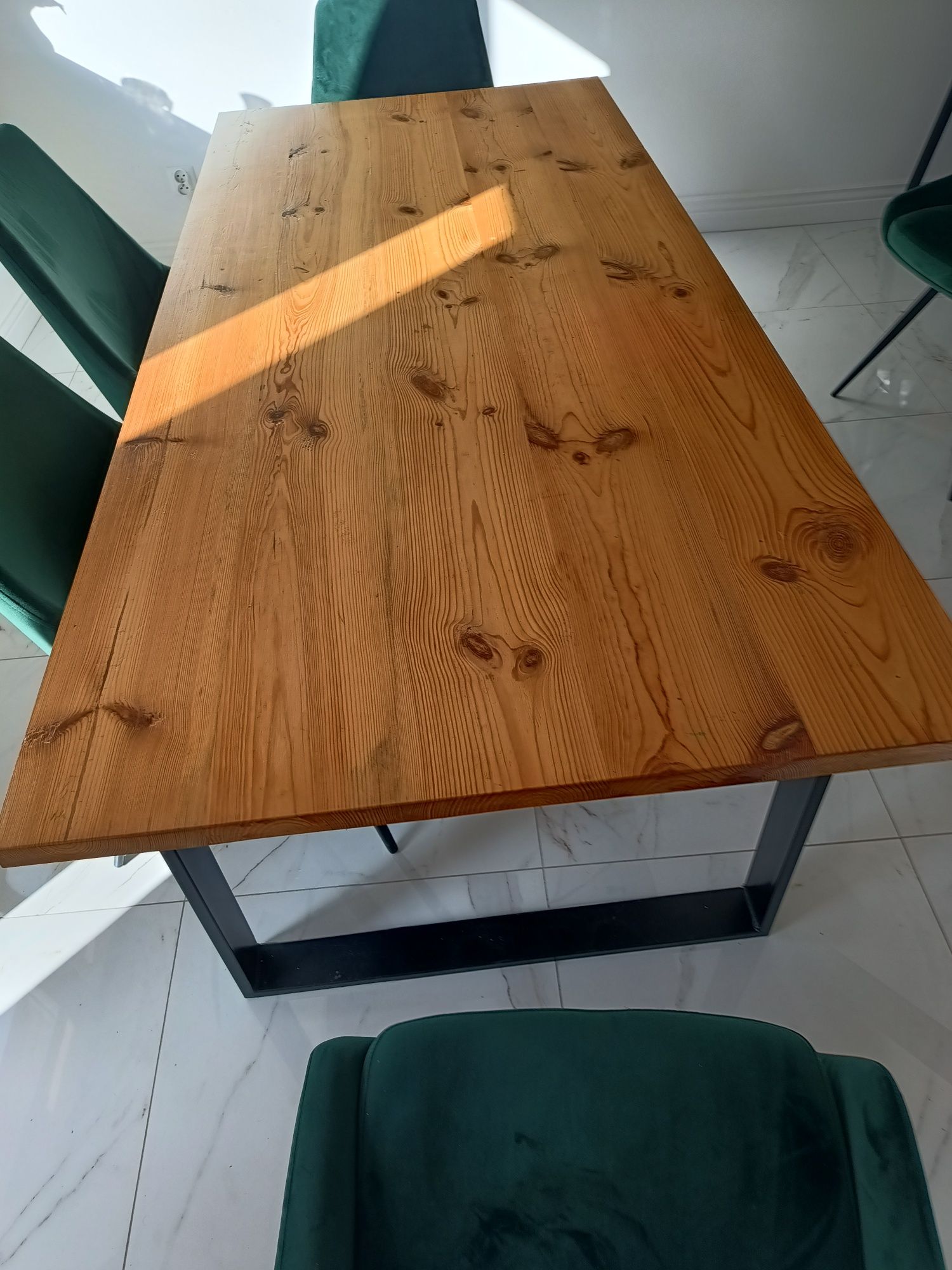 Blat do salonu kuchni tylko dorobi. Nogi