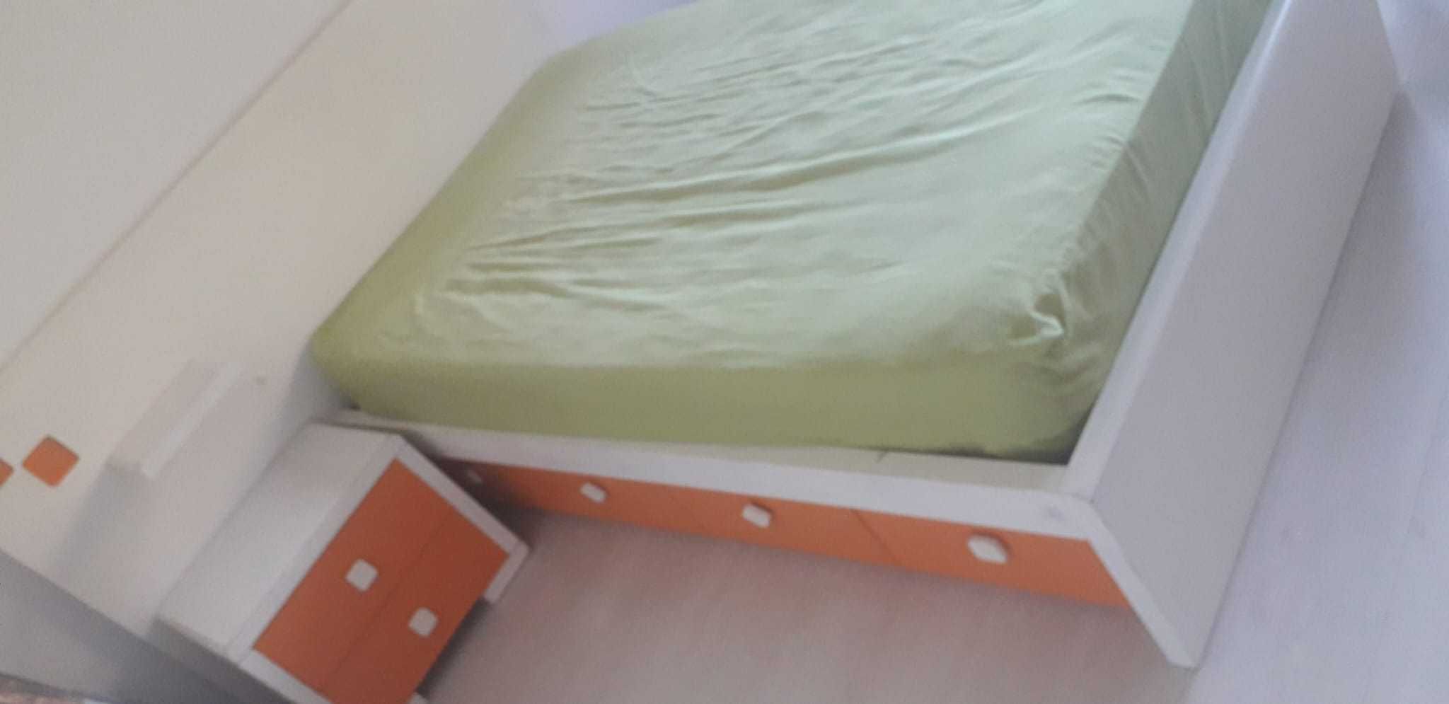 Cama Individual com arrumação, oferta do colchão