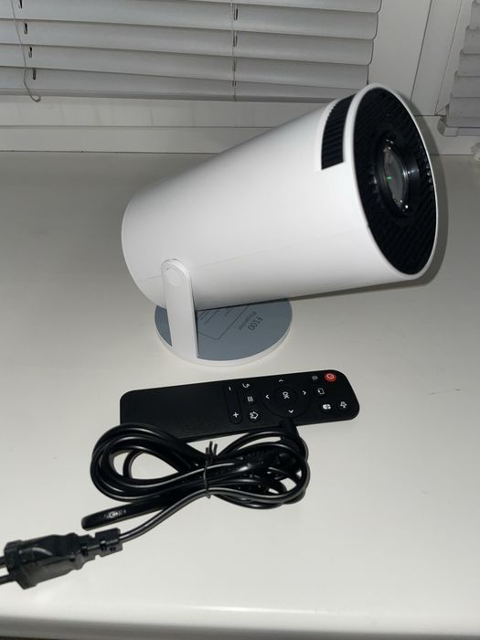 Продам проектор F100