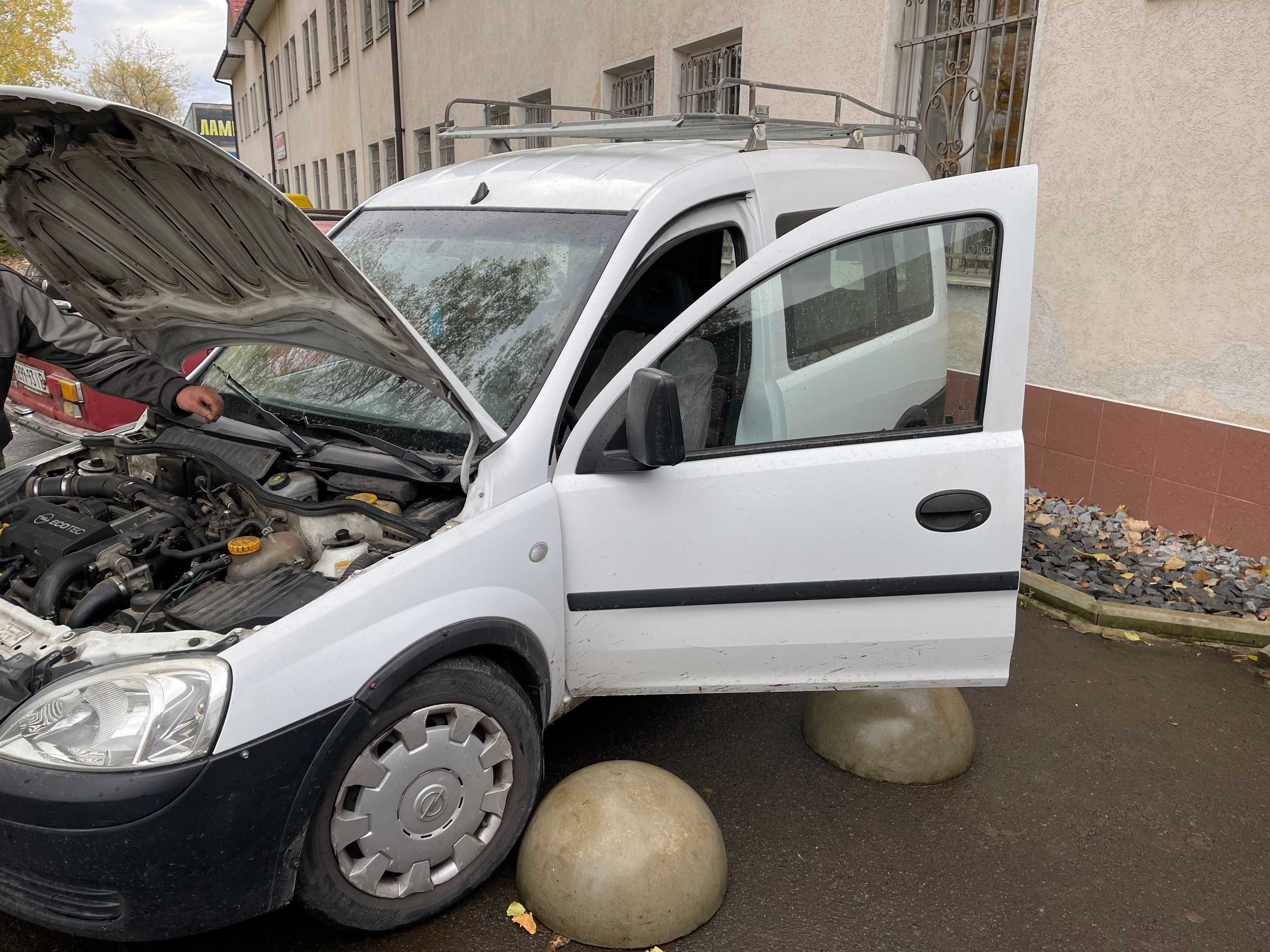 автомобіль Opel Combo