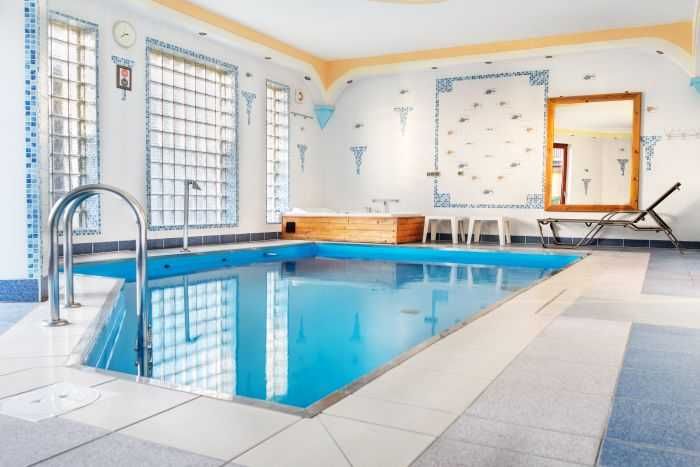 Wynajem dlugoterminowy nad morzem, pokój przy plaży z aneksem basenem