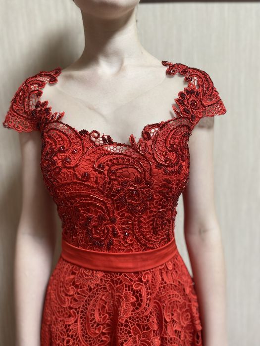 Гіпюрна мереживна вечірня сукня, продаж/оренда