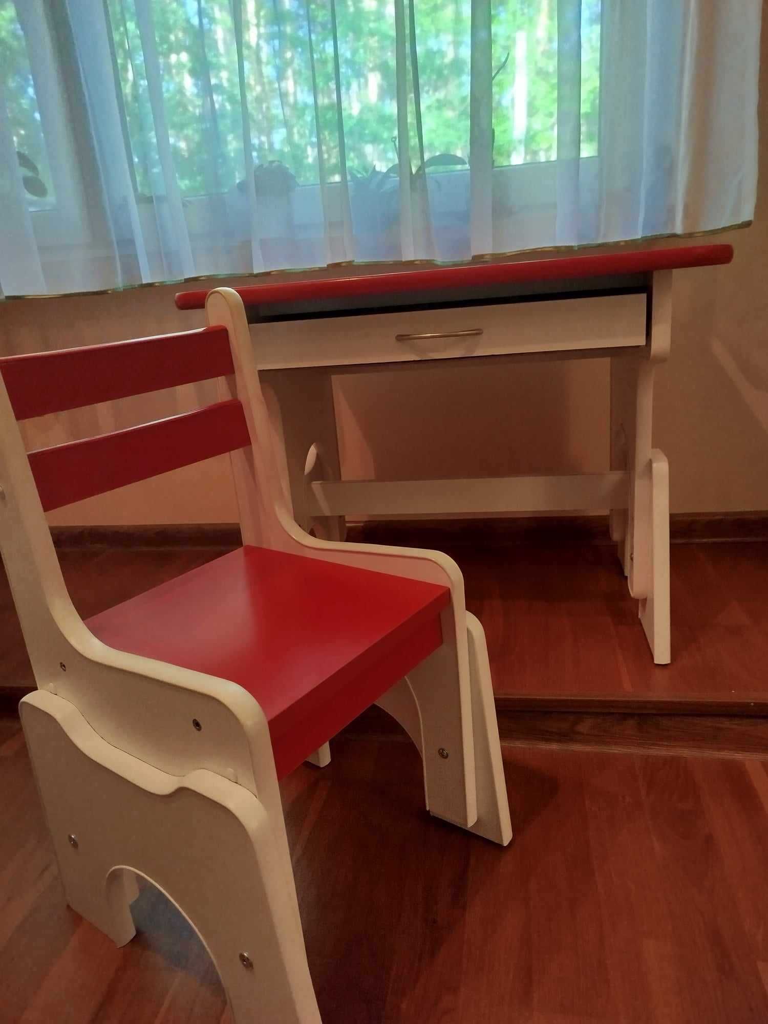 biurko i krzesełko z regulacją wysokości
