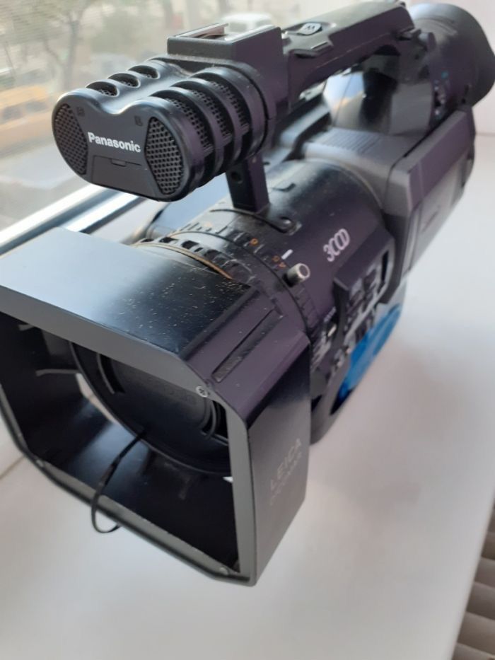 Професійна цифрова камера Panasonic AG-DVX100B