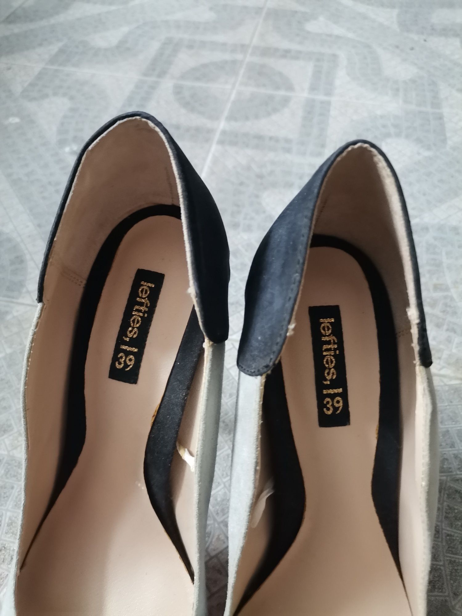 Sapatos salto novos