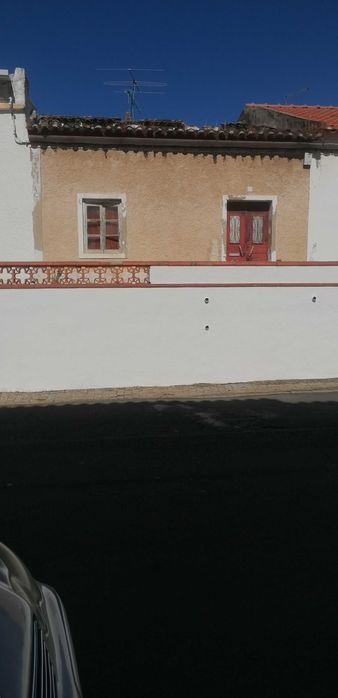 Casa para Recuperação no centro da Vila de Fronteira