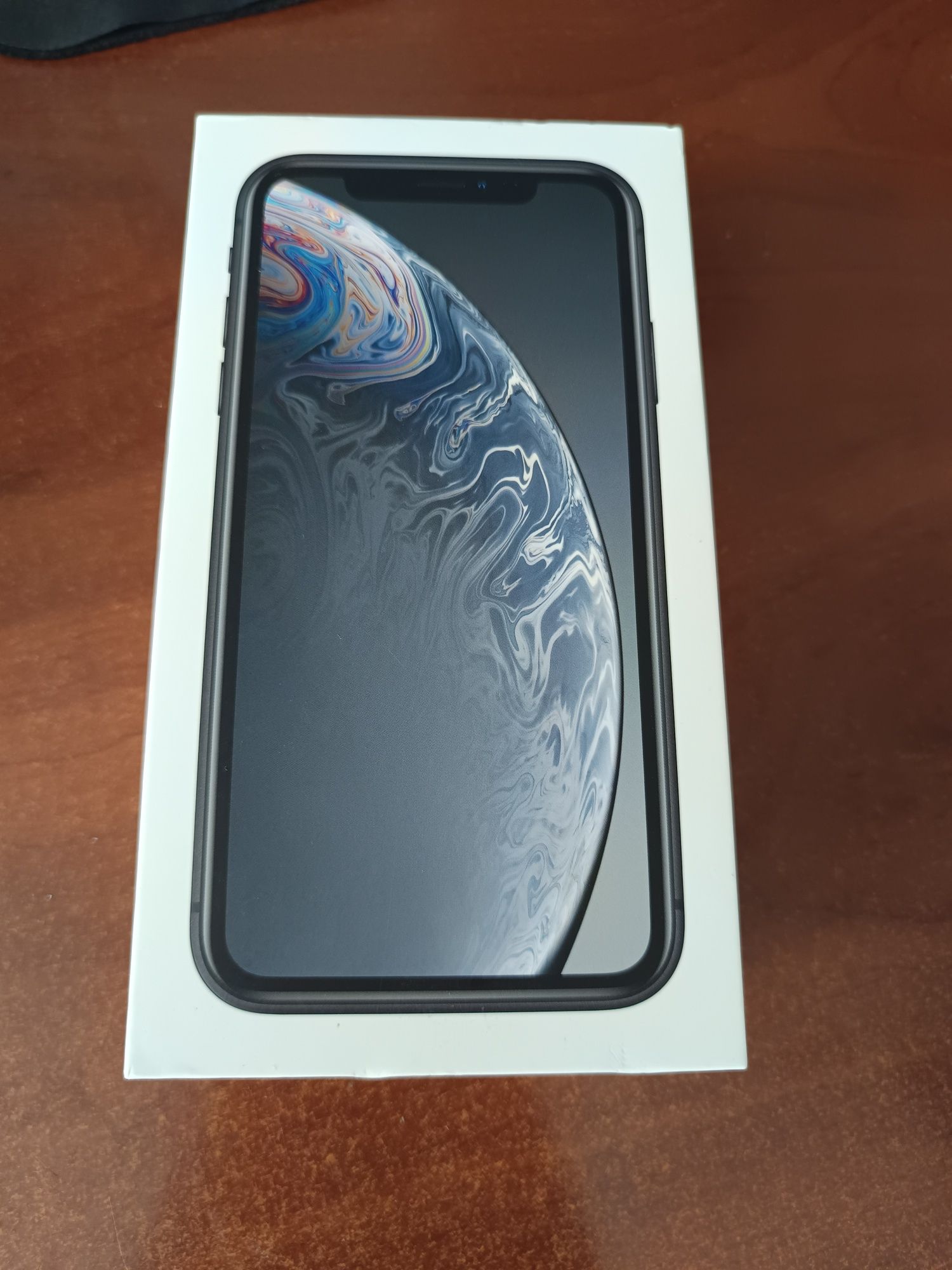 Iphone XR 64 GB з 3-ма чохлами