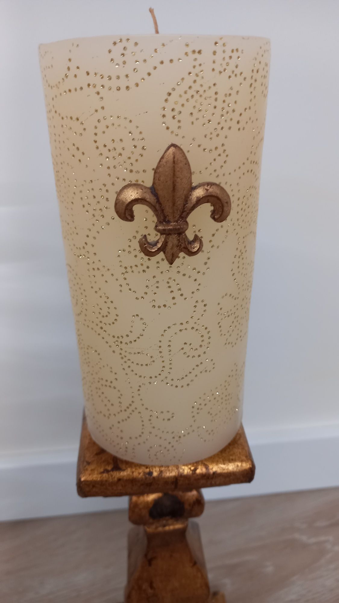 Jarra cristal com candelabros em talha e folha de ouro