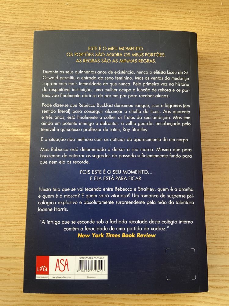 Livro uma porta estreita de Joanne Harris NOVO