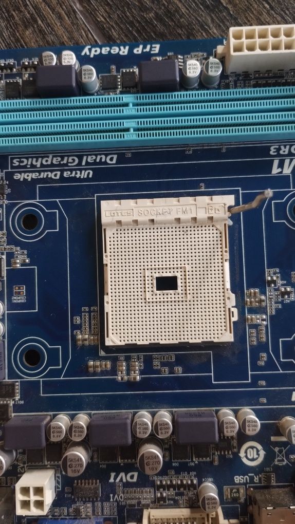 Продам материнську плату гігабайт + процесор amd a8-3820