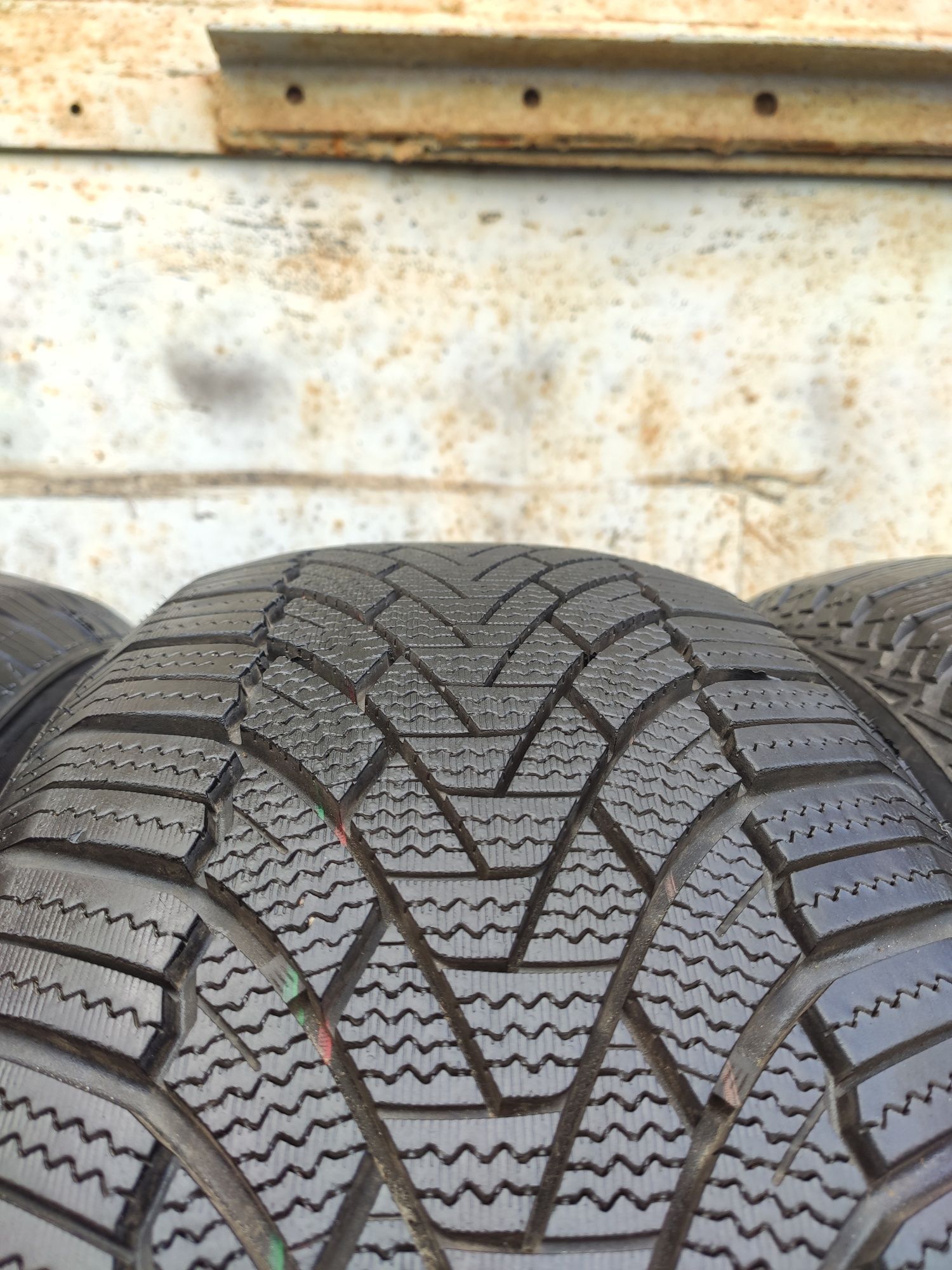 215/55 r17 Arivo Winmaster и Goodyear UltraGrip зима (7 мм.) 2023 год