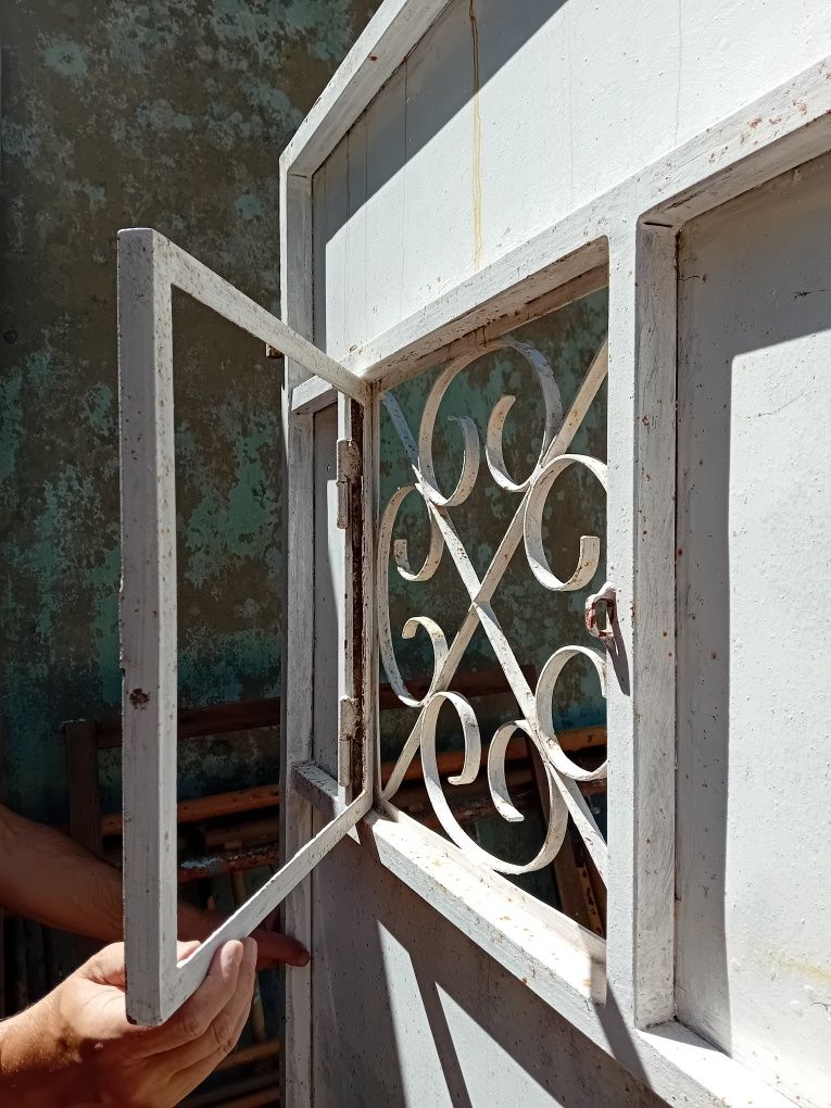 Portas em ferro com postigo para vidro