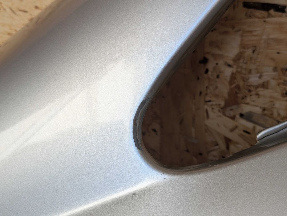 Guarda-lamas esquerdo Mitsubishi Grandis