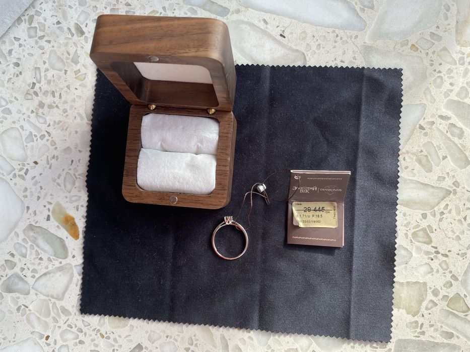 каблучка з діамонтом біле золото для пропозиції розмір 18.5