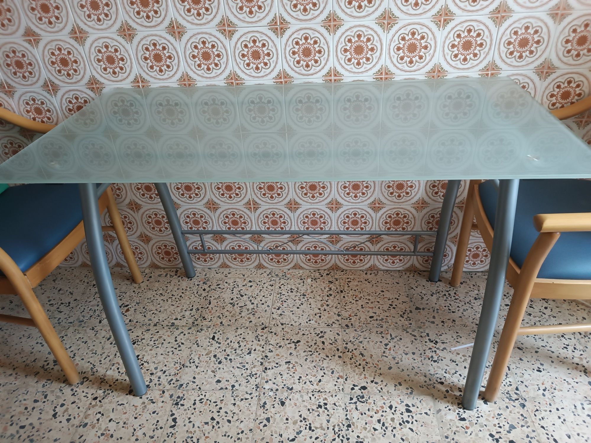 Mesa/ secretária com tampo em vidro transparente