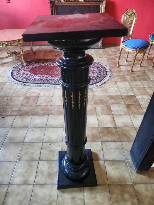 Kolumna, postument zabytkowy