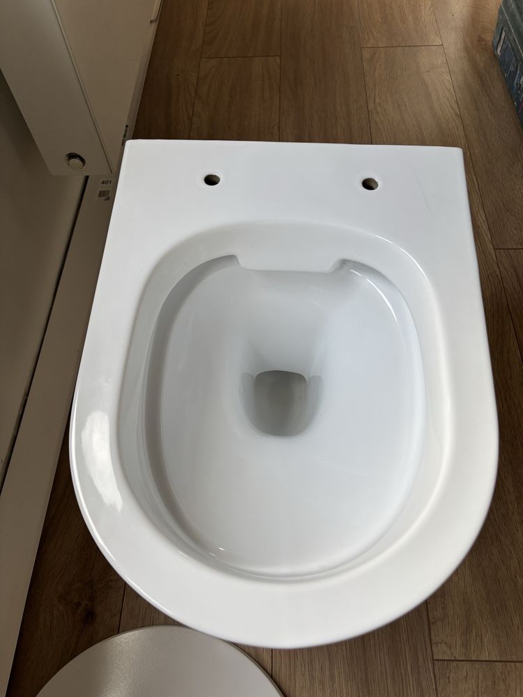 Miska wc bezkołnierzowa wisząca