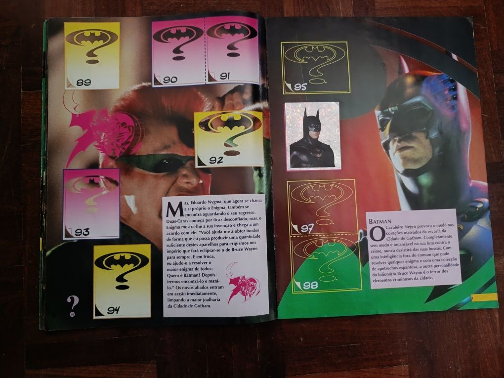 Caderneta de cromos incompleta Batman Forever