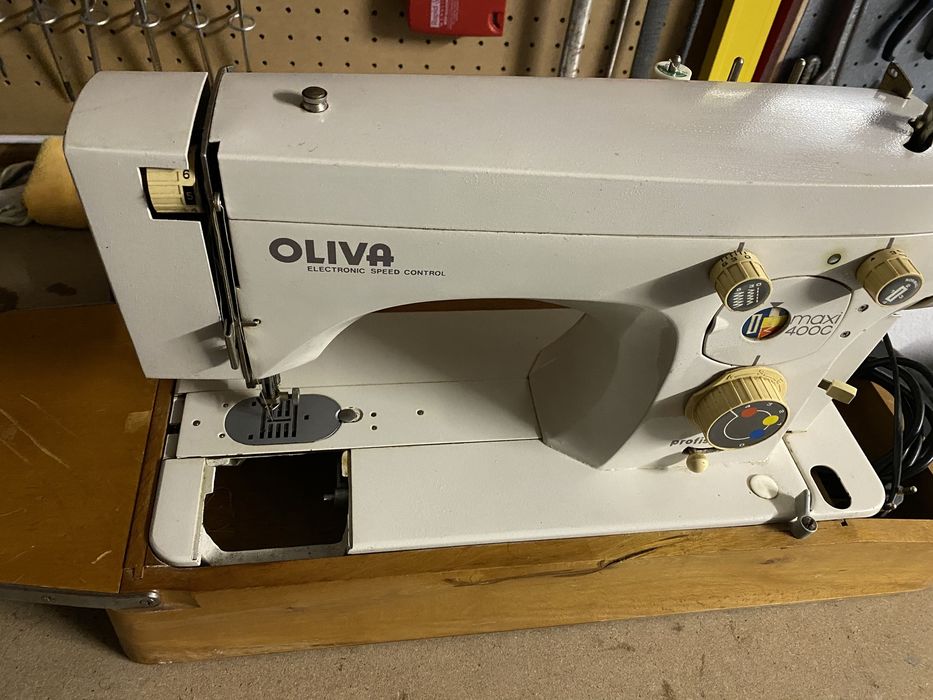 Oliva Maquina de costura electrica com Pedal