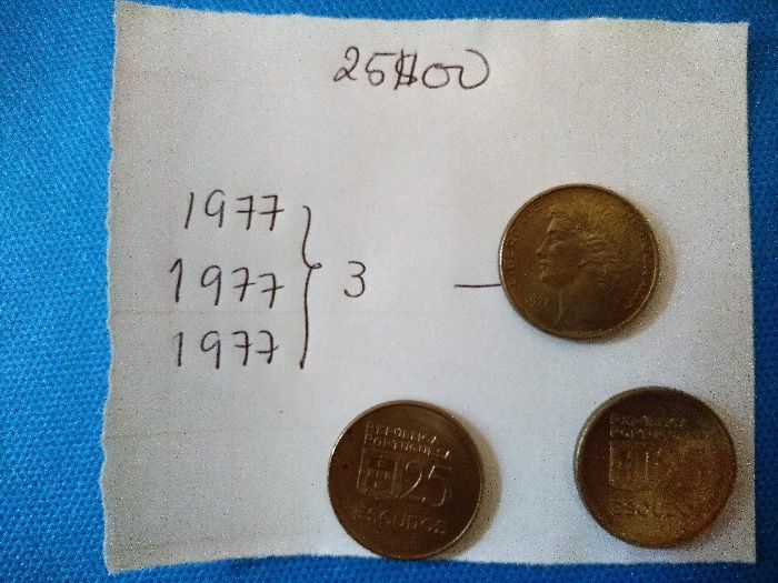 3 Moedas antigas de 25$00 de 1977