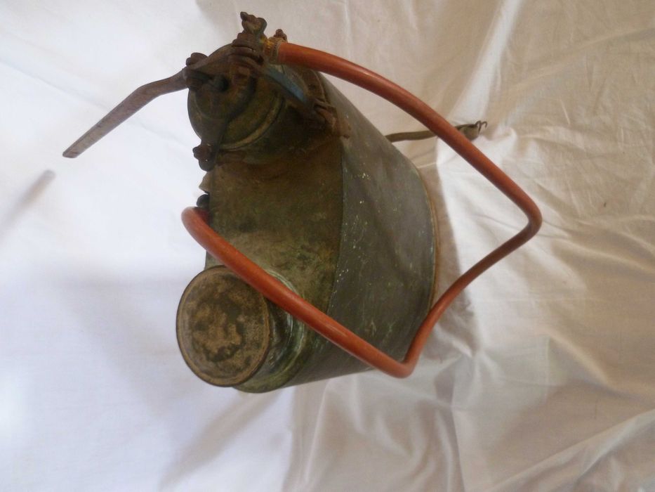 Máquina de sulfatar de cobre Hipólito dos anos 60 Museu casa de aldeia