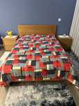 Cama e mesas de cabeceira