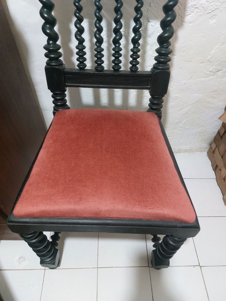 Cadeira de quarto trabalhada