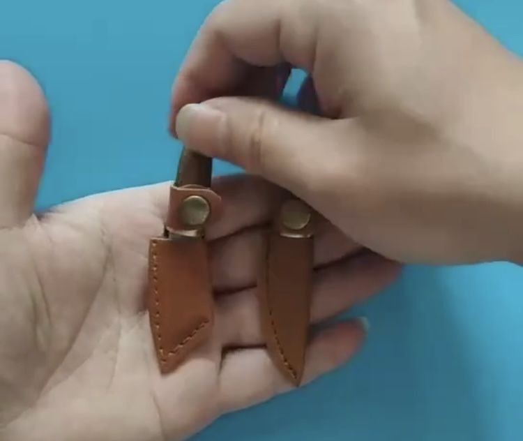 Мініатюрний латунний ніж для ключів