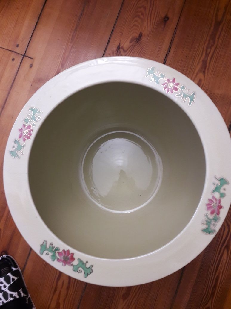 Ozdobna ceramiczna waza 
z chińskiej ceramiki