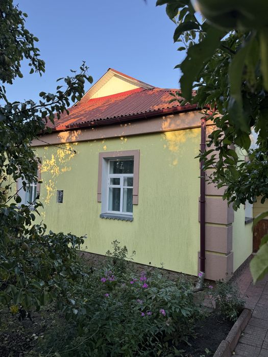 Продаж будинку в центрі міста Деражня