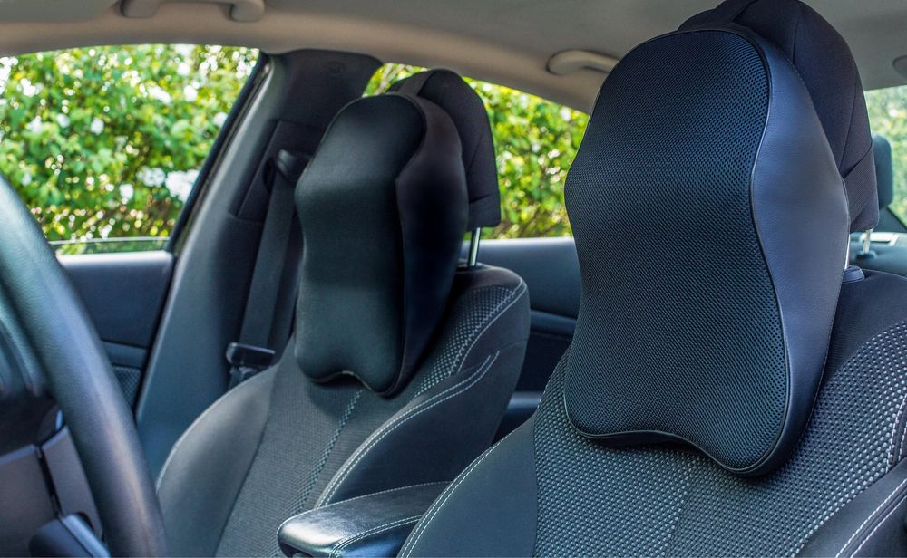 Автомобільна подушка в авто