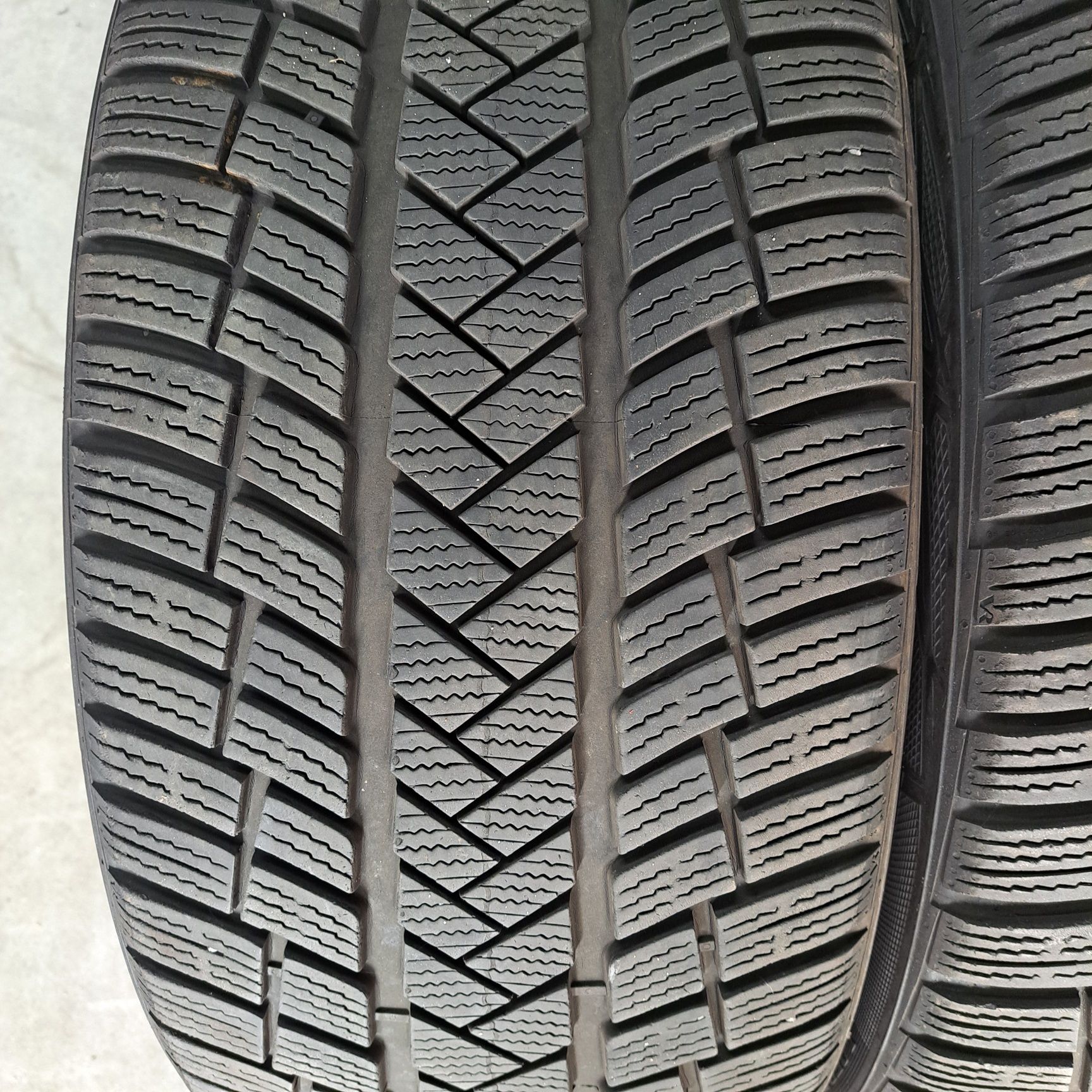 2 pneus 245 40 R20 Vredestein
