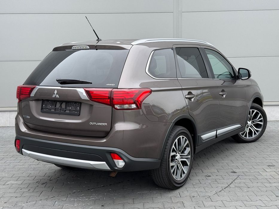 Mitsubishi Outlander * 2.3 Diesel * 4x4 * 150 KM * 7 osobowy * Kamera cofania