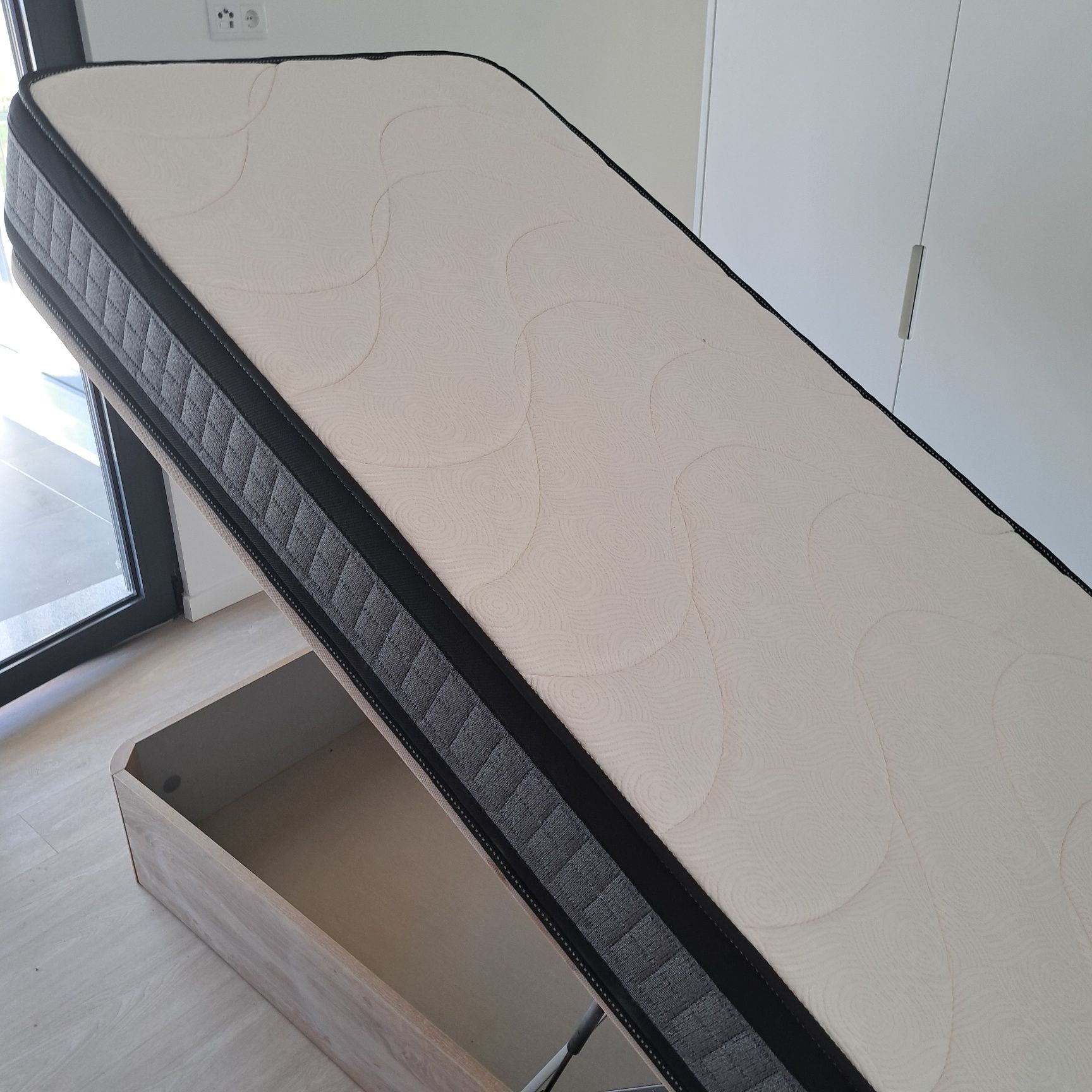 Cama solteiro sommier Pikolin com colchão novos