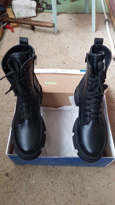 Берцы женские из натуральной кожи.