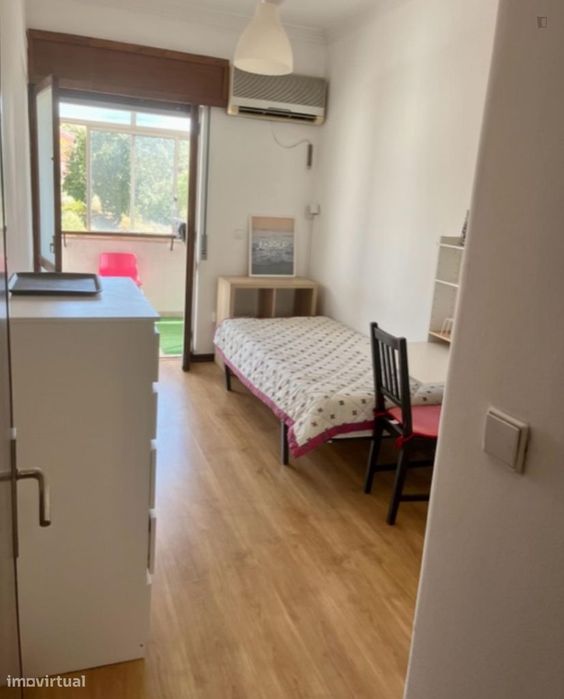 19235 - Quarto de solteiro agradável em um...